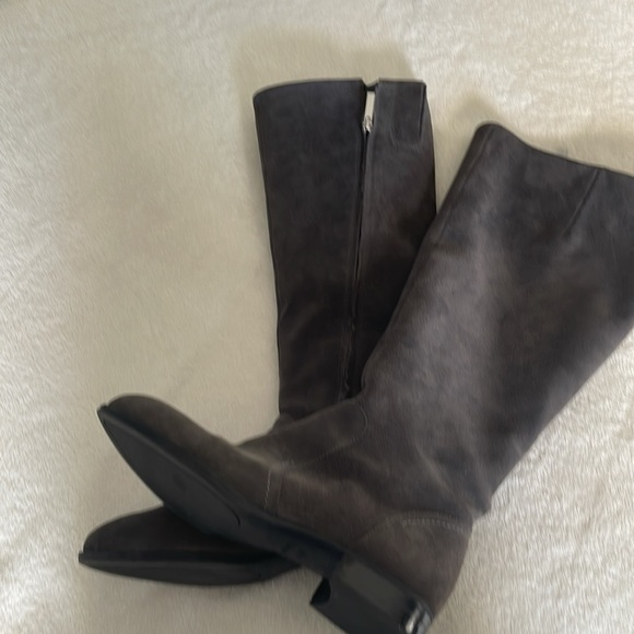 Gray suede knee high boots - Picture 7 of 7
